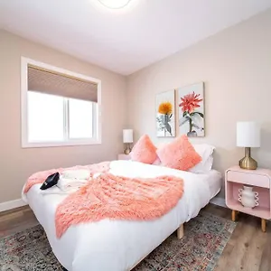 https://new-euro-style-suite-whyte-avenue-netflix-sleeps-6.edmonton-hotels.net